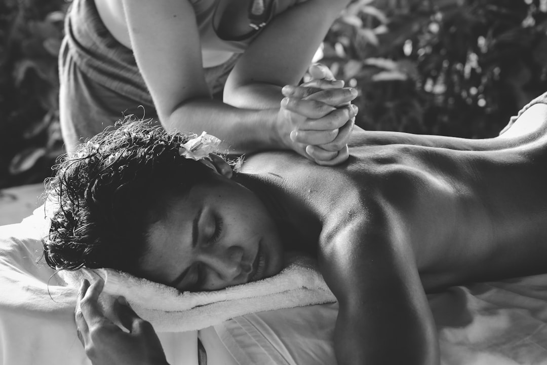 service-05 Massage therapy in one of our retreats in Mexico.
Masseuse: @malakaiwellness
Model: @lutch14.0