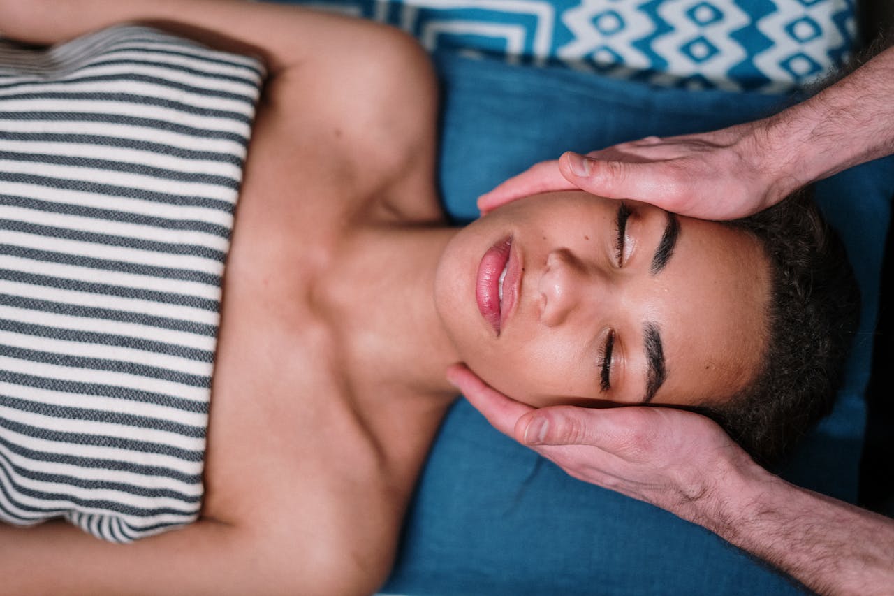 service-03 A serene facial massage providing relaxation and stress relief.